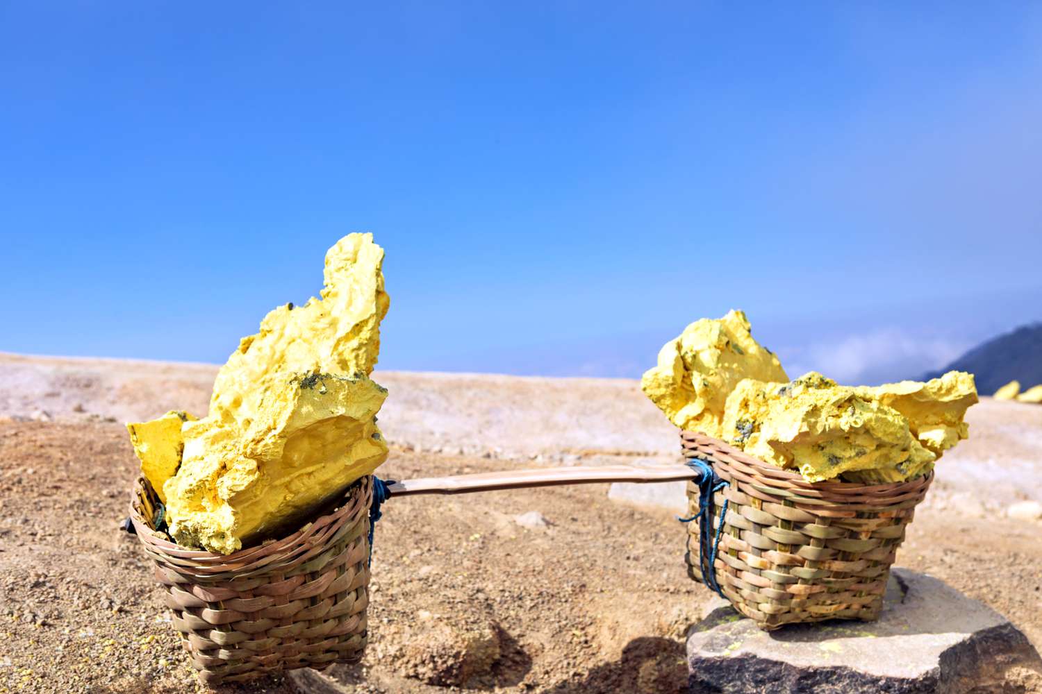 Sulfur: Nature's Bounty for More Luminous Skin and Shining Hair